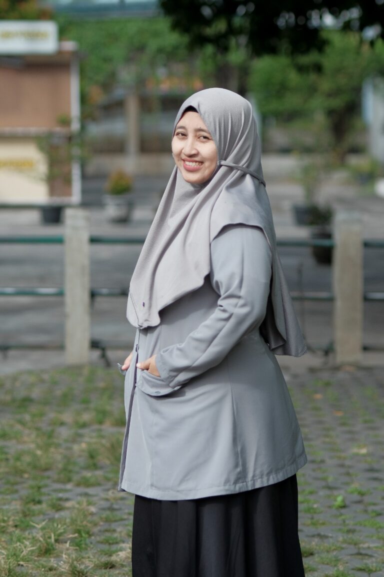 Daimah Fatimatuzzahroh, S.Pd (Sie. Rumah Tangga)