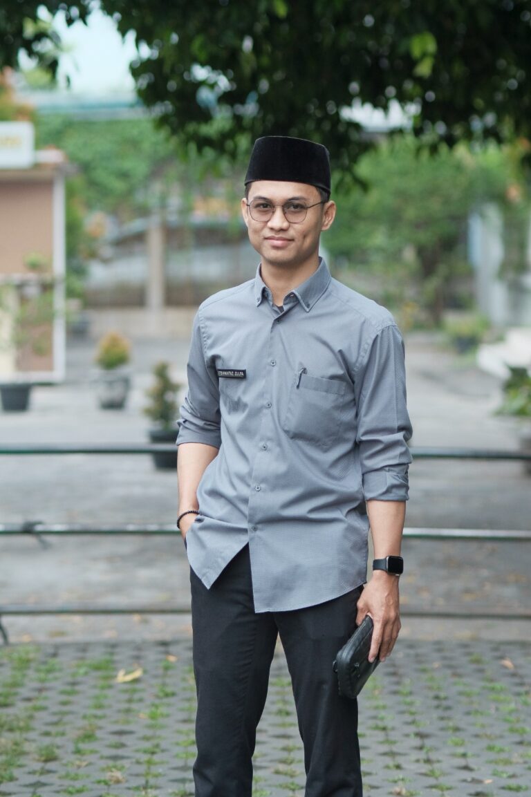 Tsaniataz Zulfa, S.Pd (Sie Keagamaan)