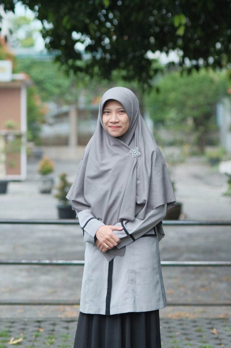 Annisa latif, S.Pd